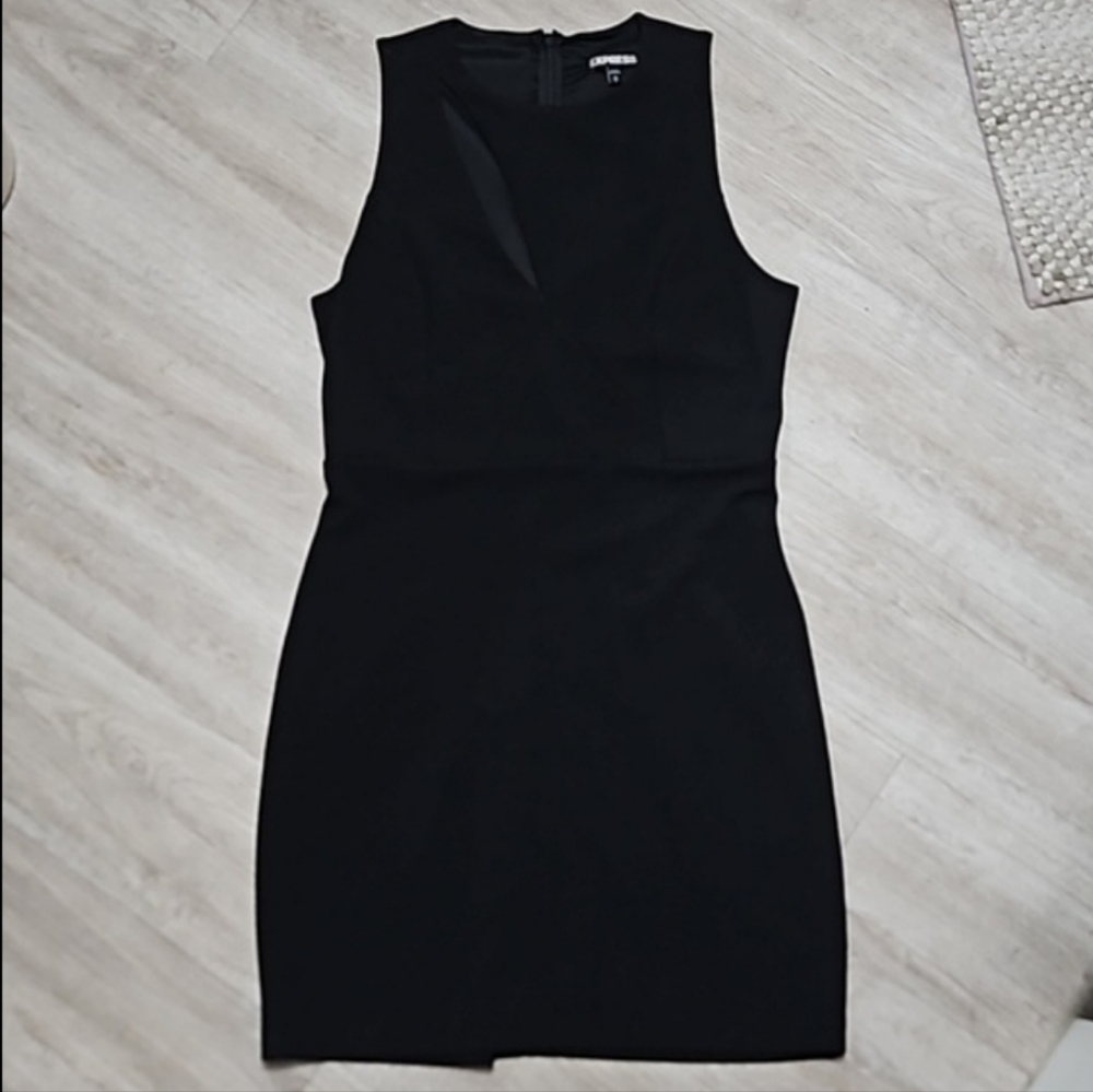 🖤Pretty Express Black Zipback Dress with Front Teardrop Cutout Size Medium
